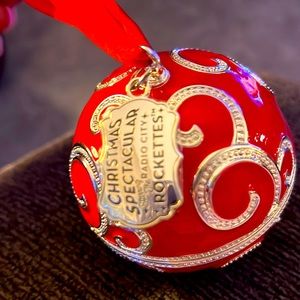 Pandora 2017 Christmas spectacular radio city Rockettes Christmas ball